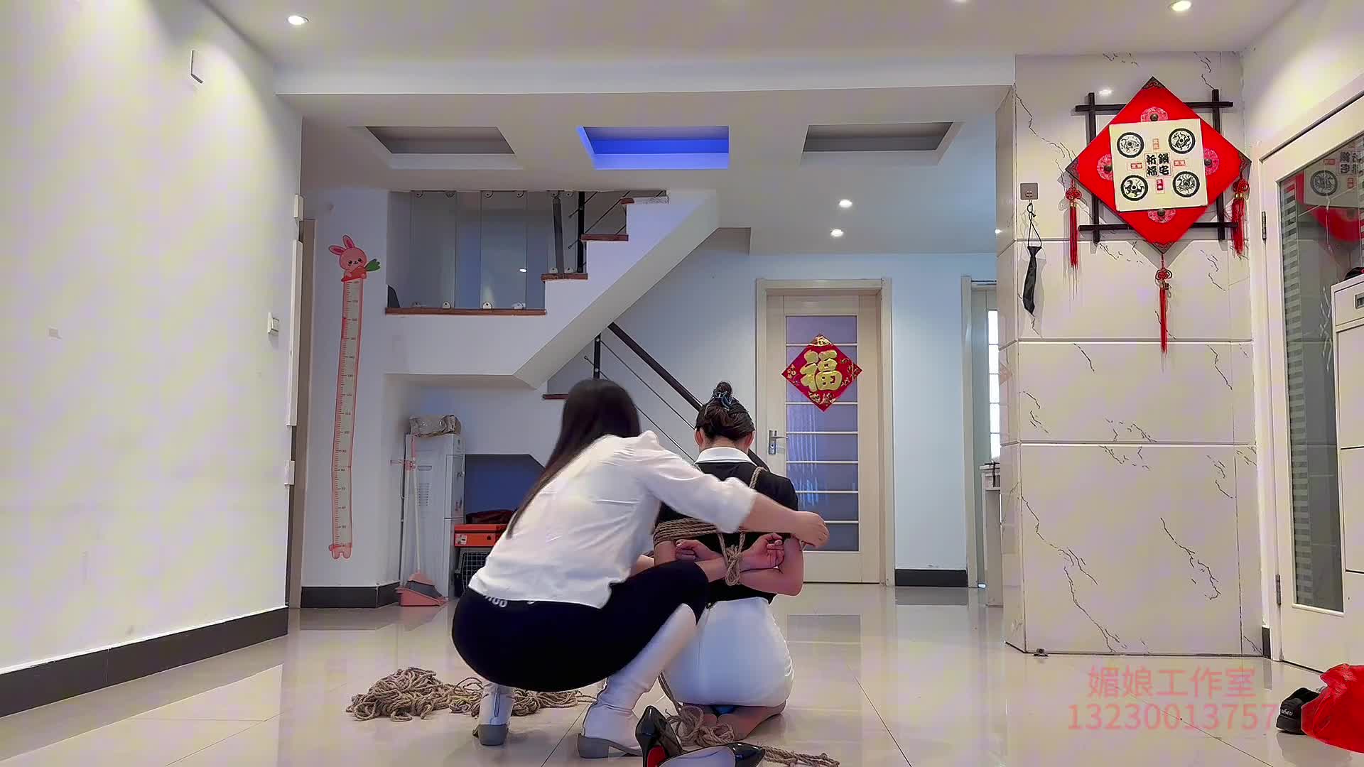 【媚娘原创】 椅子吊绑调教