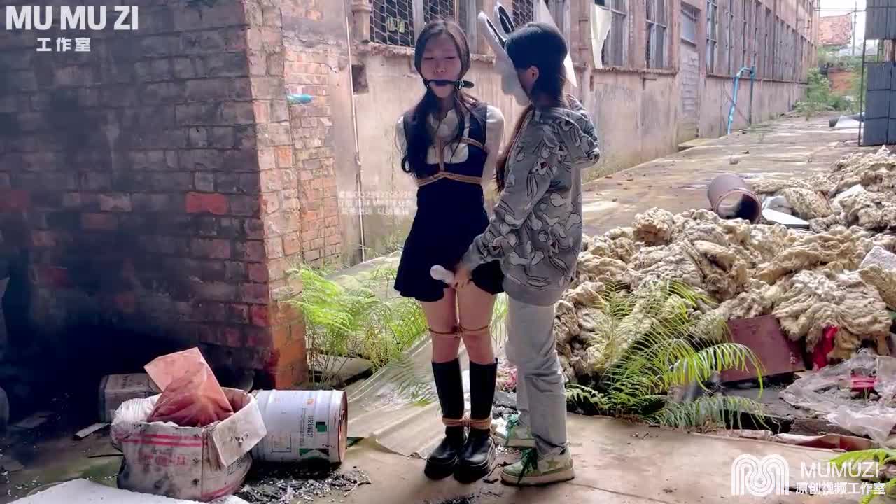 【MUMUZI 】为了拿回艳照只能乖乖就范&hellip;口球绑架户外放置强高