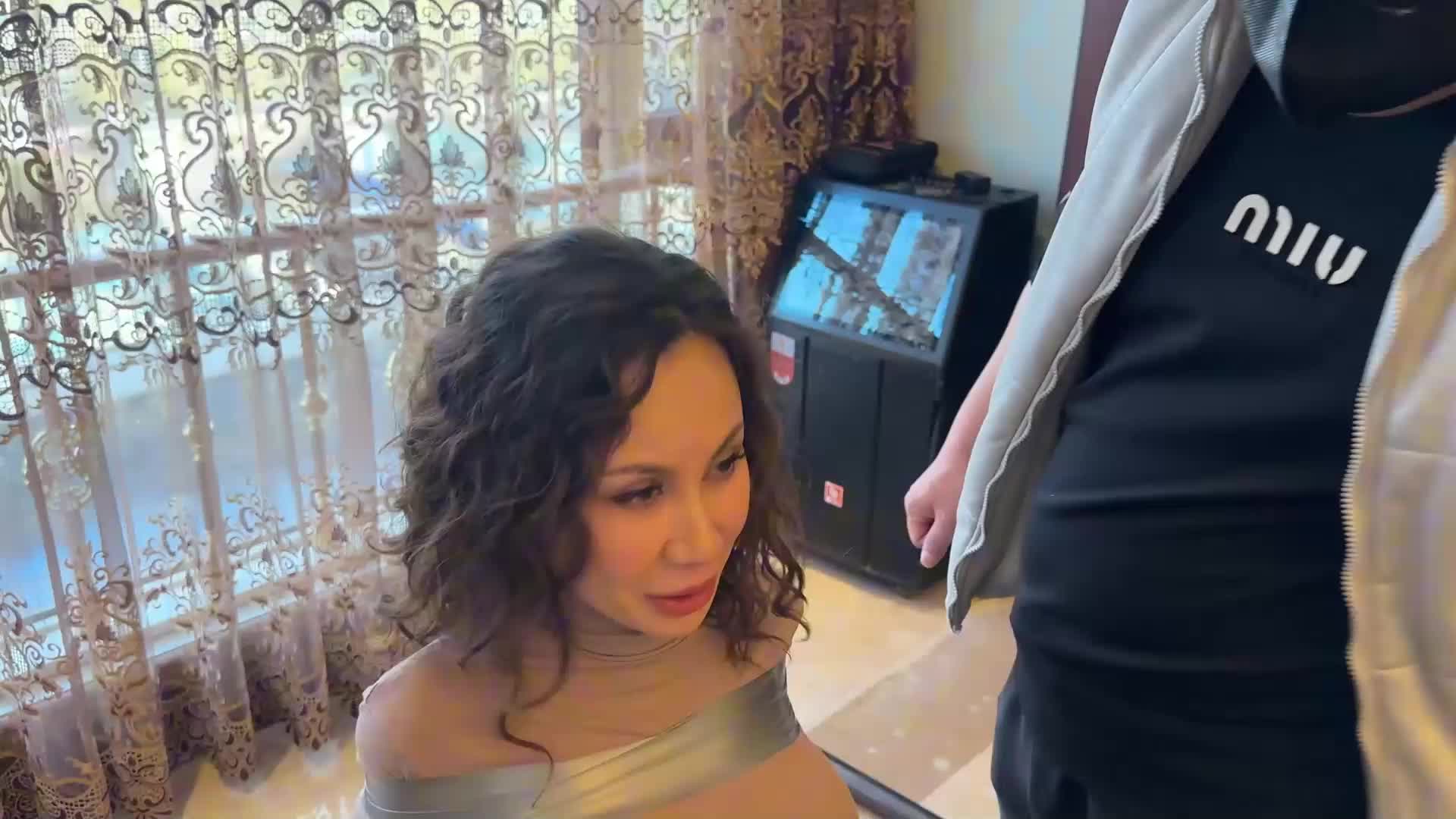 【枫叶工作室】 美国洋妞大战中国美女 小智、尤杉杉、露娜