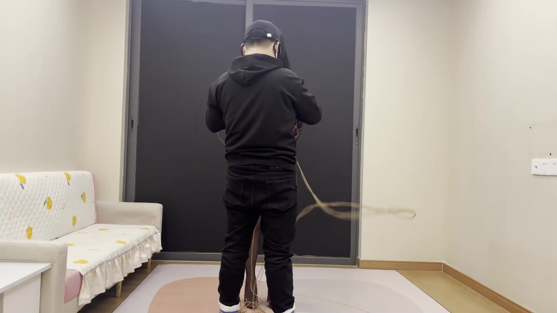 【素人原创】 直臂大腿缚押走路 打一下屁股 手麻了