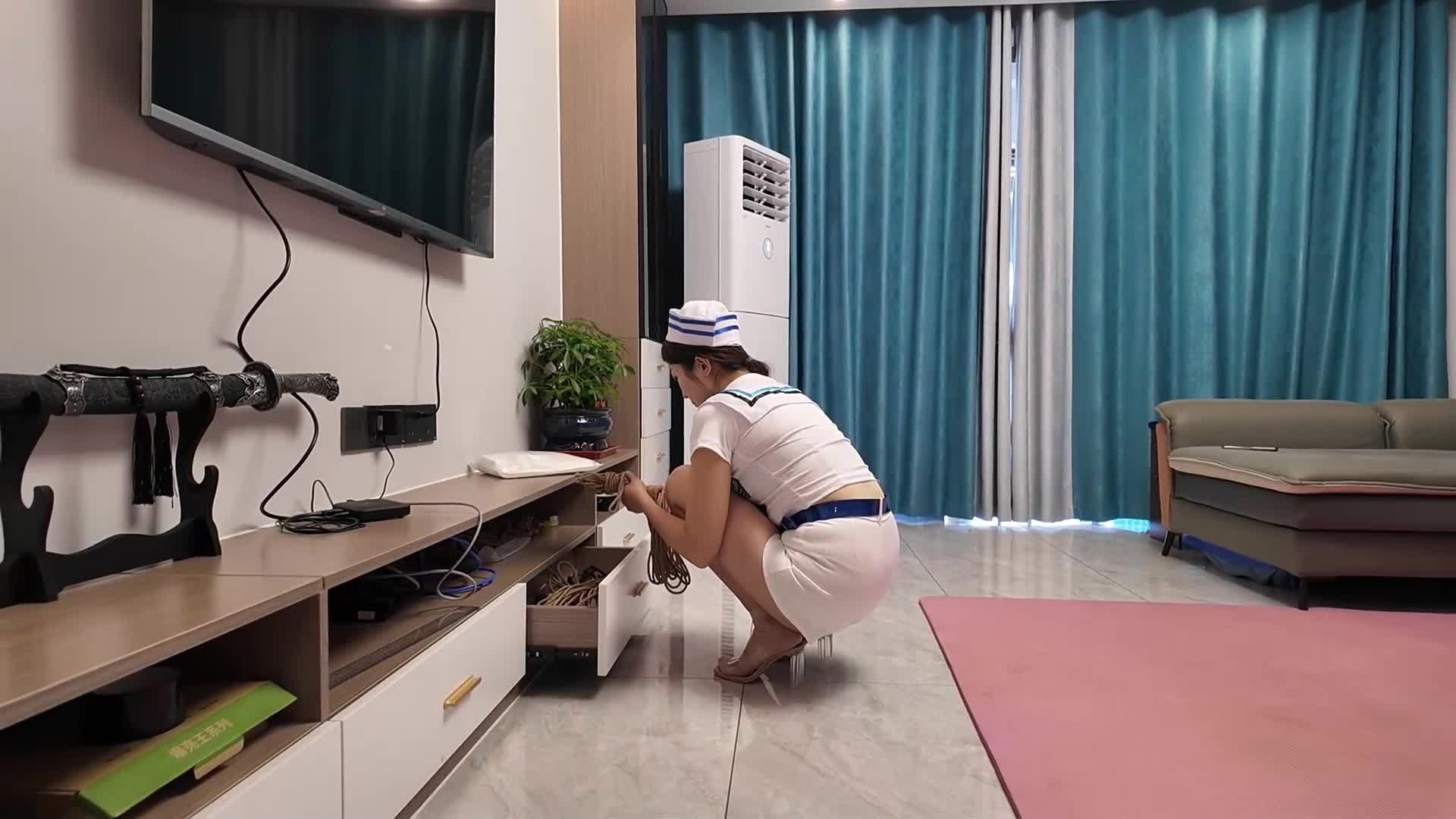 【李大侠原创】 美女自缚被抢