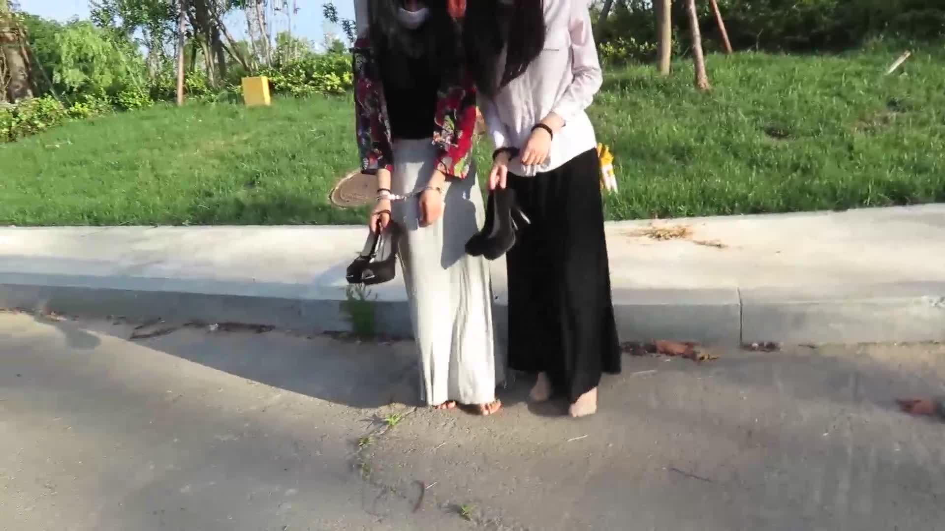 【魔法摄影】姐妹金属新玩法 裸足 丝袜 金属 野外