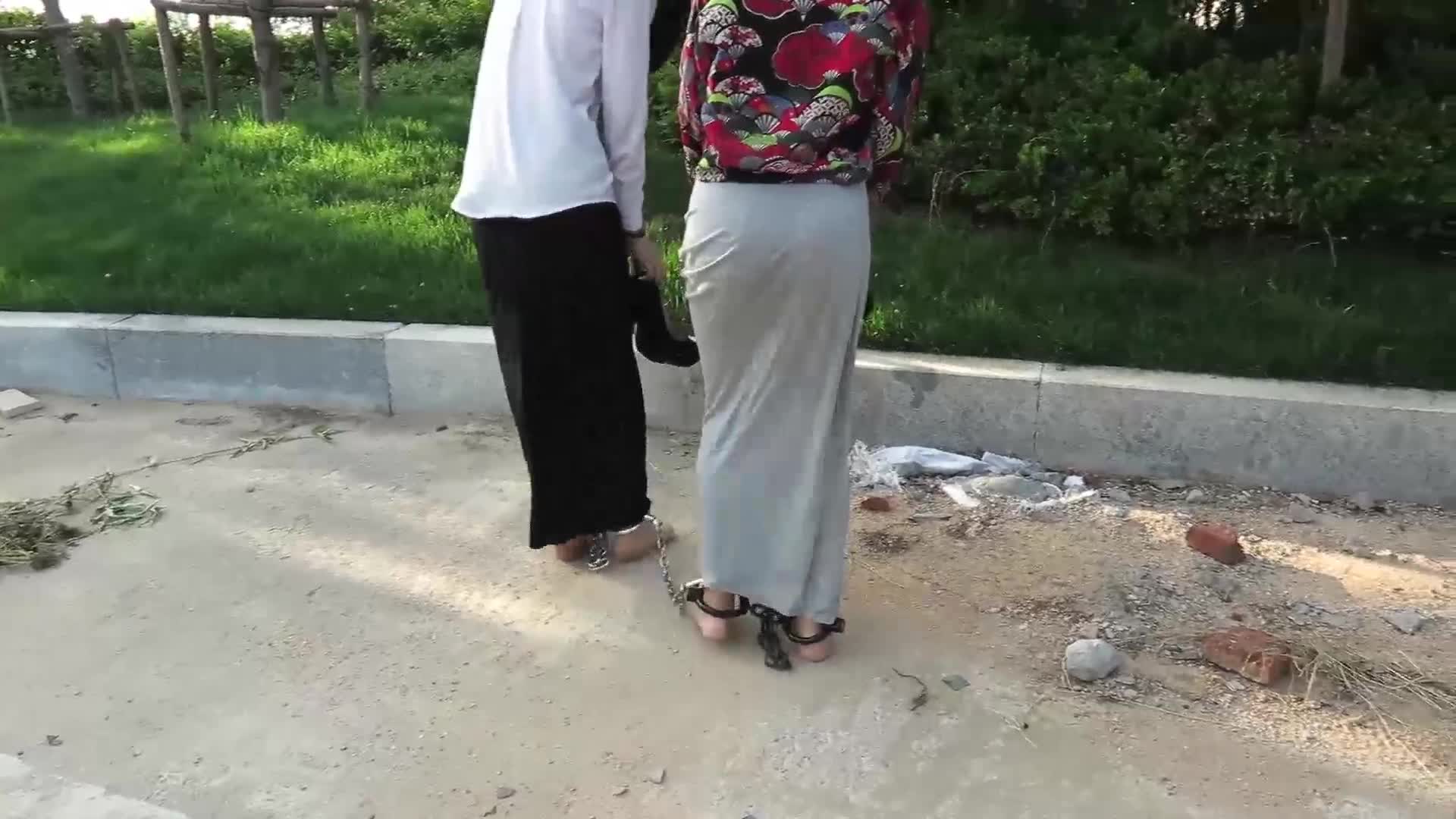 【魔法摄影】姐妹金属新玩法 裸足 丝袜 金属 野外