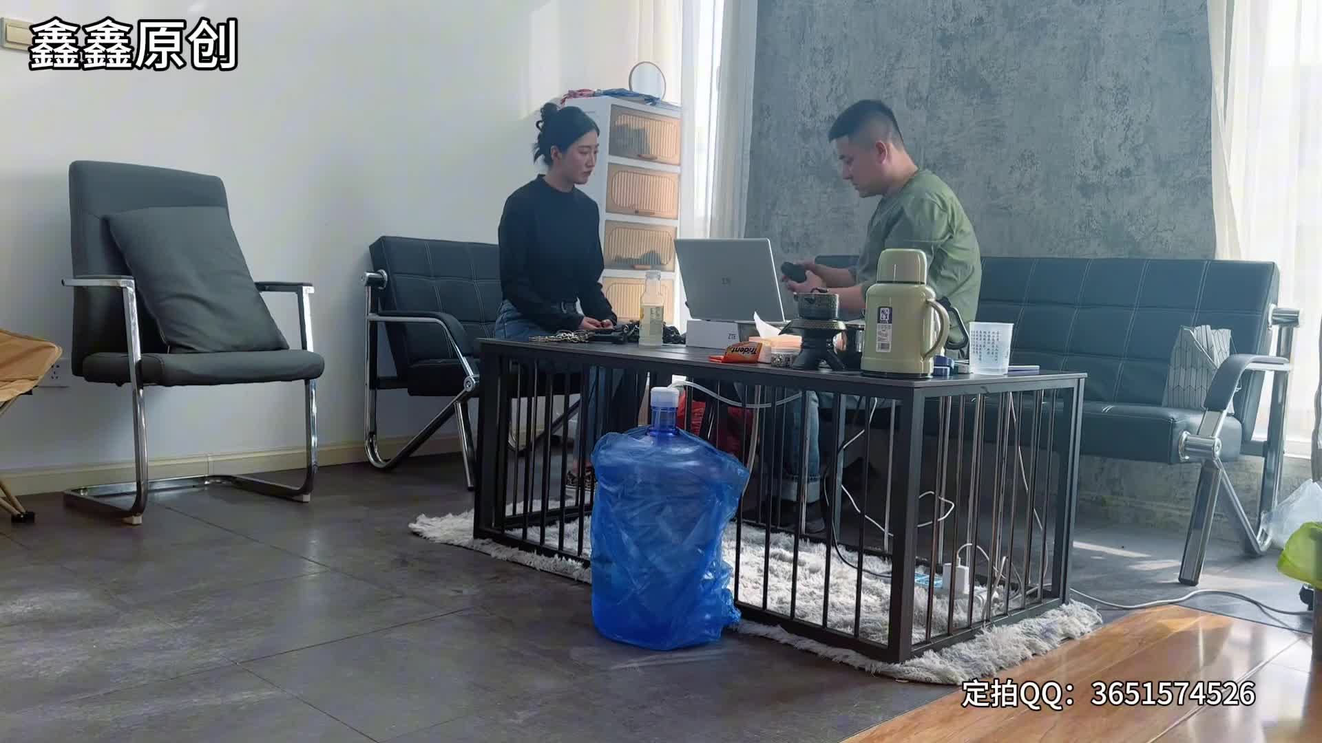 【鑫鑫原创】 美女监狱主题体验 自己戴上手锗脚镣