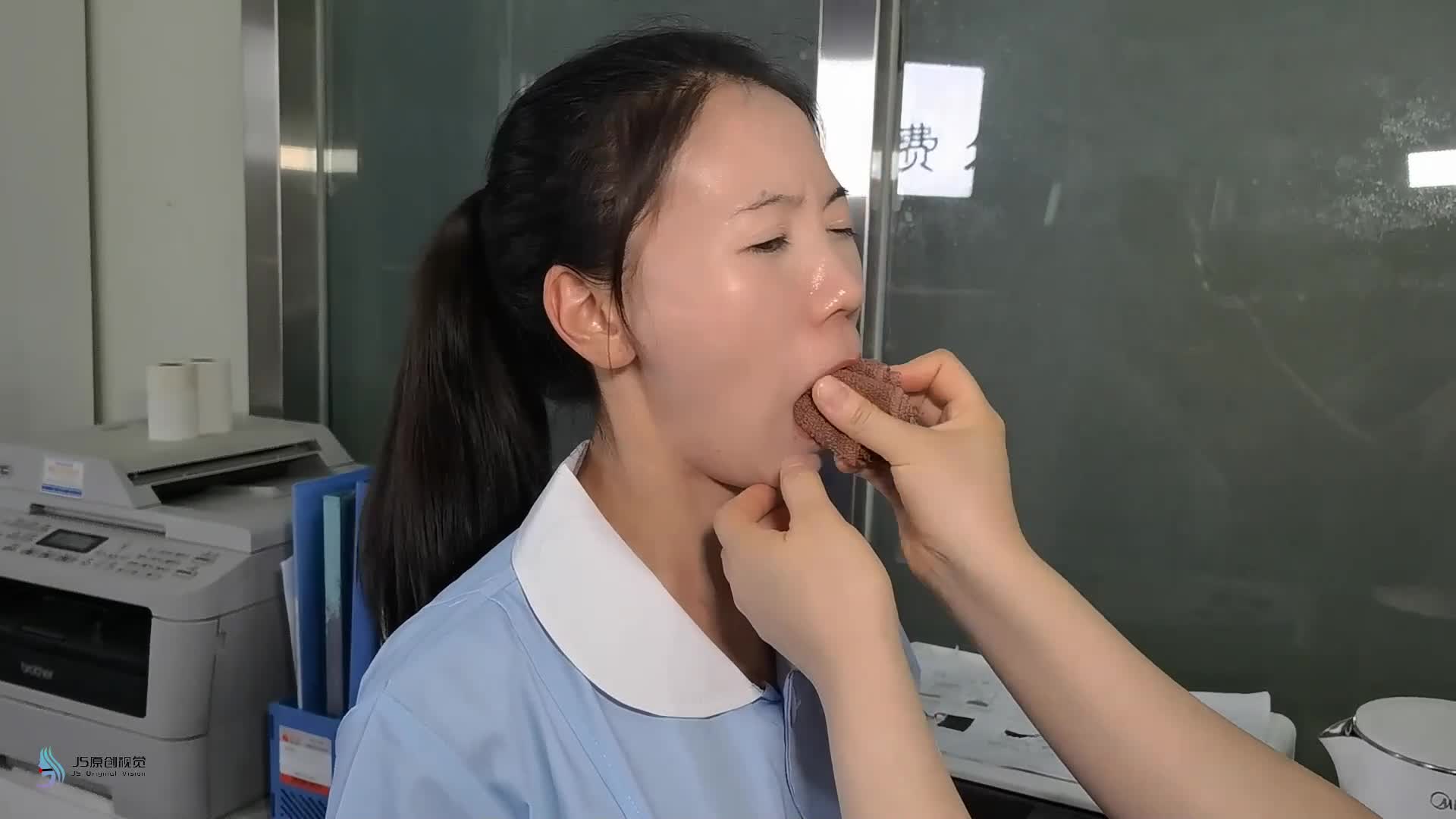 【JS原创】 诊所危机 诊所危机一个诊所四位美女遭遇女劫匪