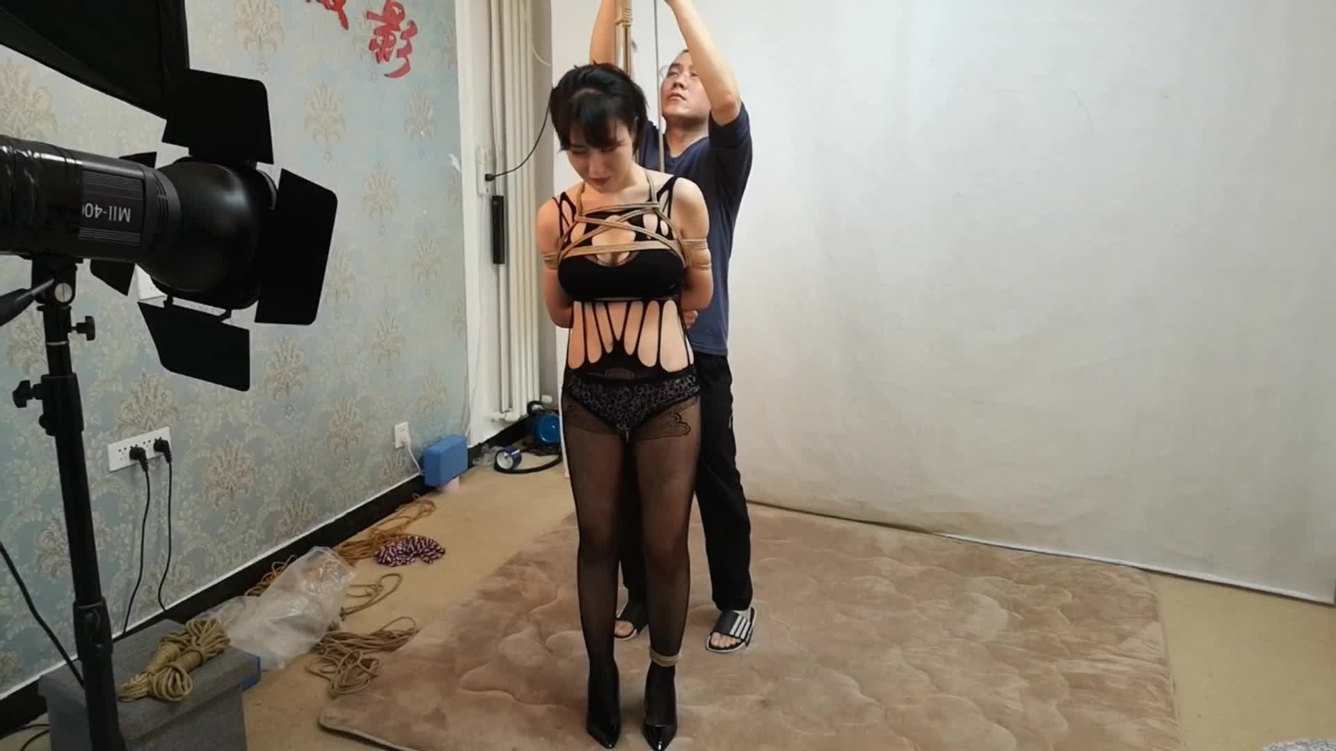 【束缘阁】 紫依 黑丝连体衣 痛苦的吊