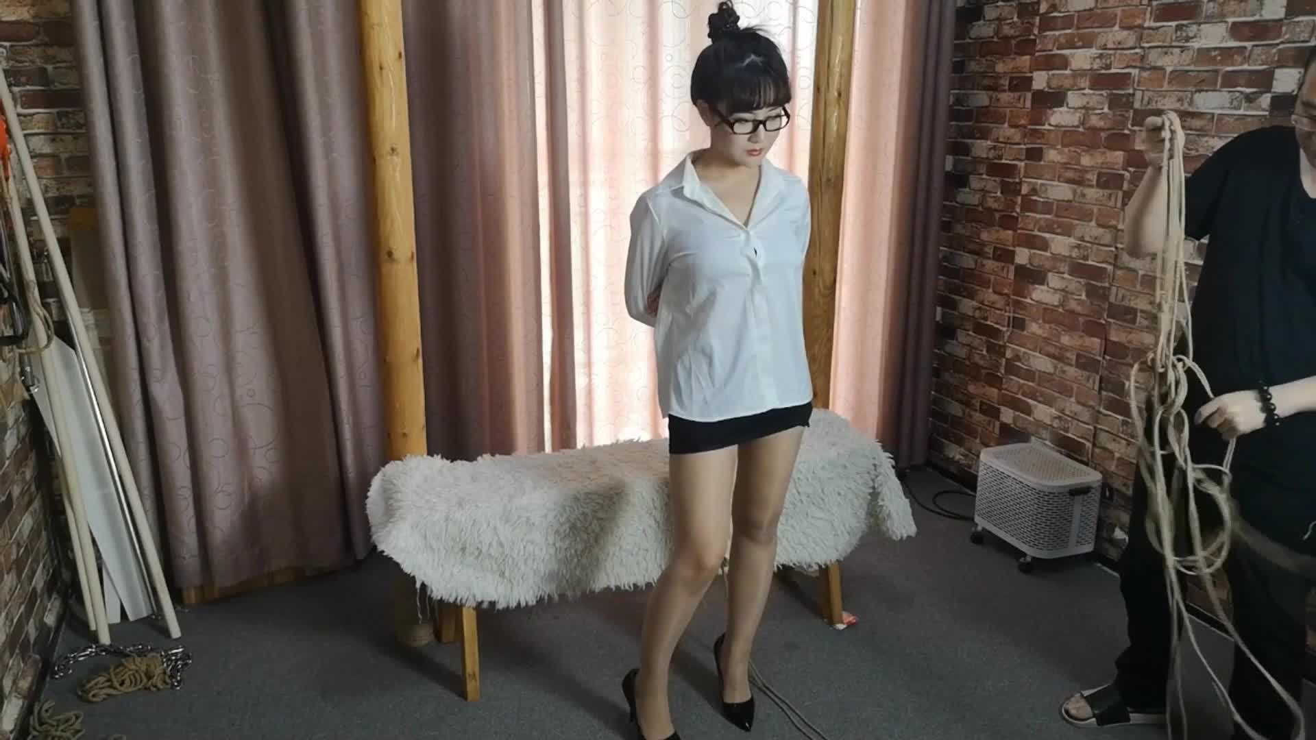 【随心原创】 紫依 爆乳眼镜娘 凳子上的紧缚驷马