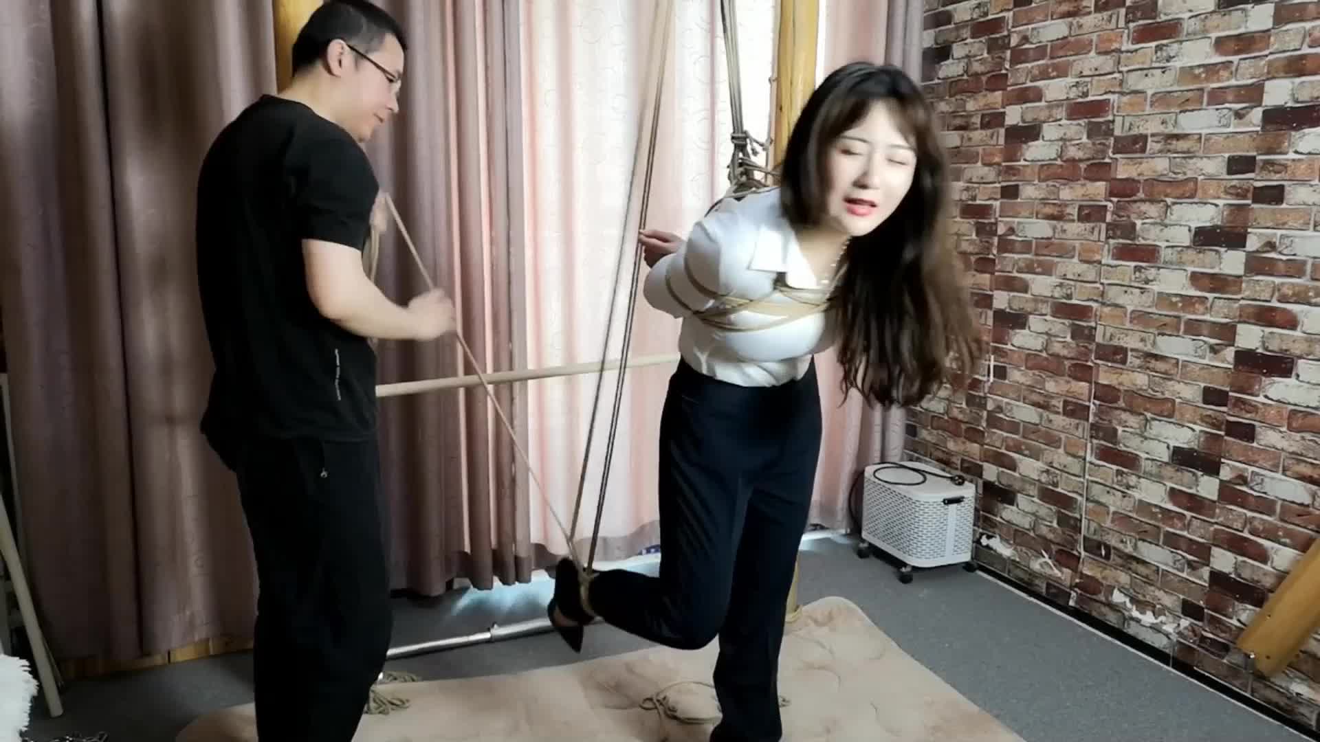 【束缘阁】 紫依 白衬西裤 极限单腿吊转圈