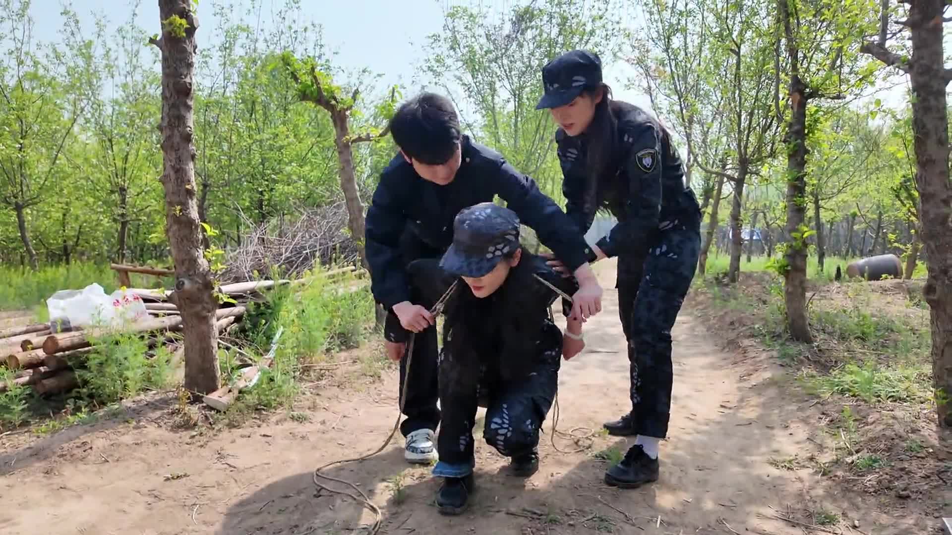 【随心原创】 小院抓捕老虎凳审问两个女叛徒