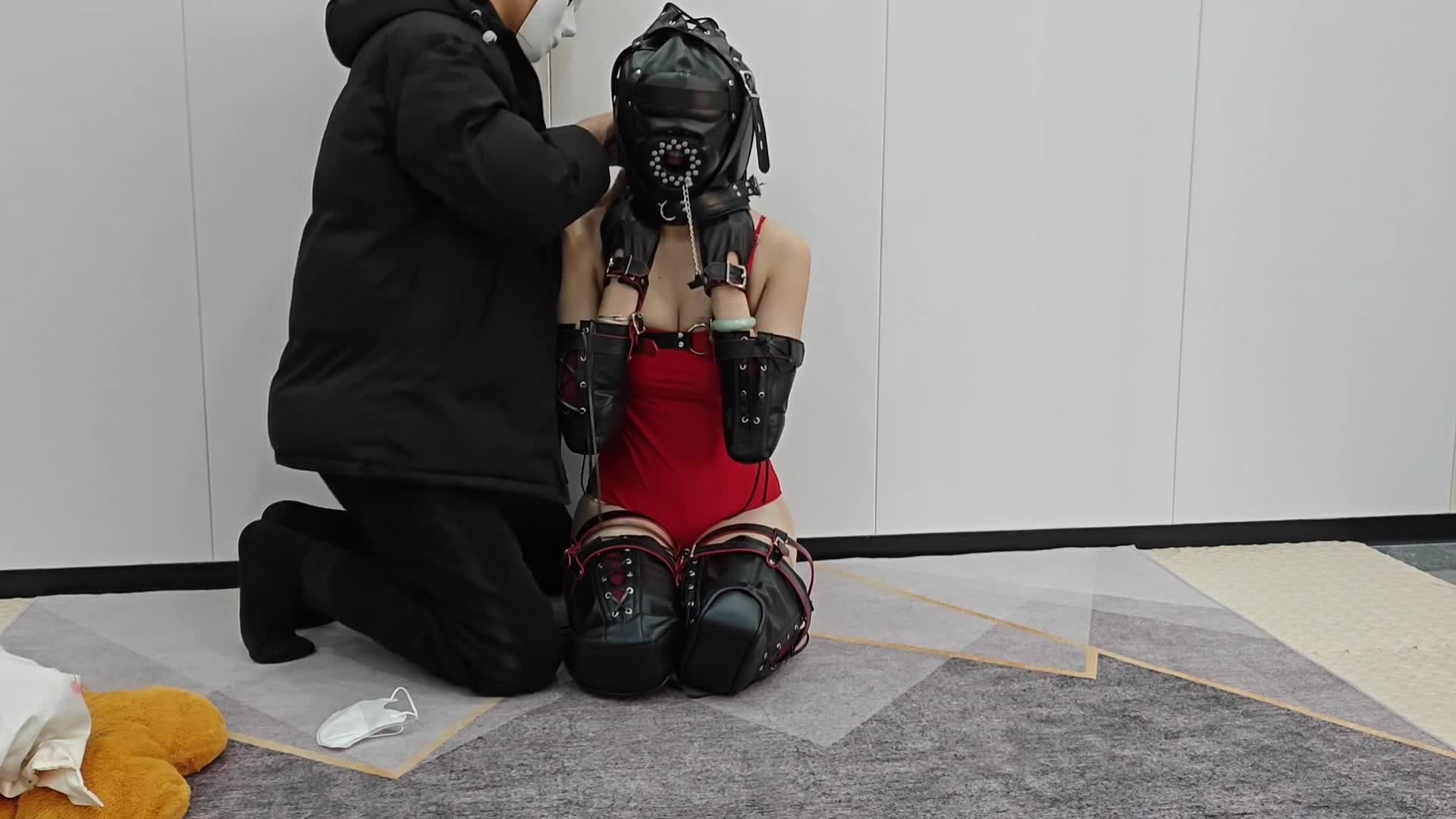 【云翎清风】 小九首次尝试死库水泳衣调教