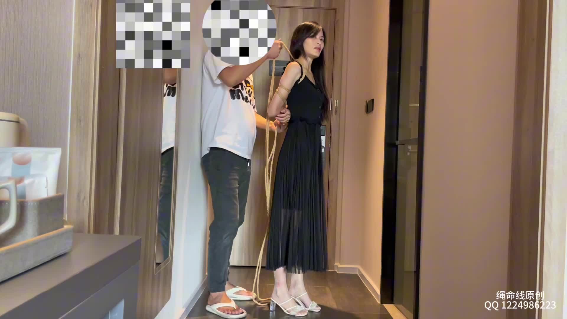 【绳命线】 新模诗晴五花挣扎 穿着黑色长裙过来