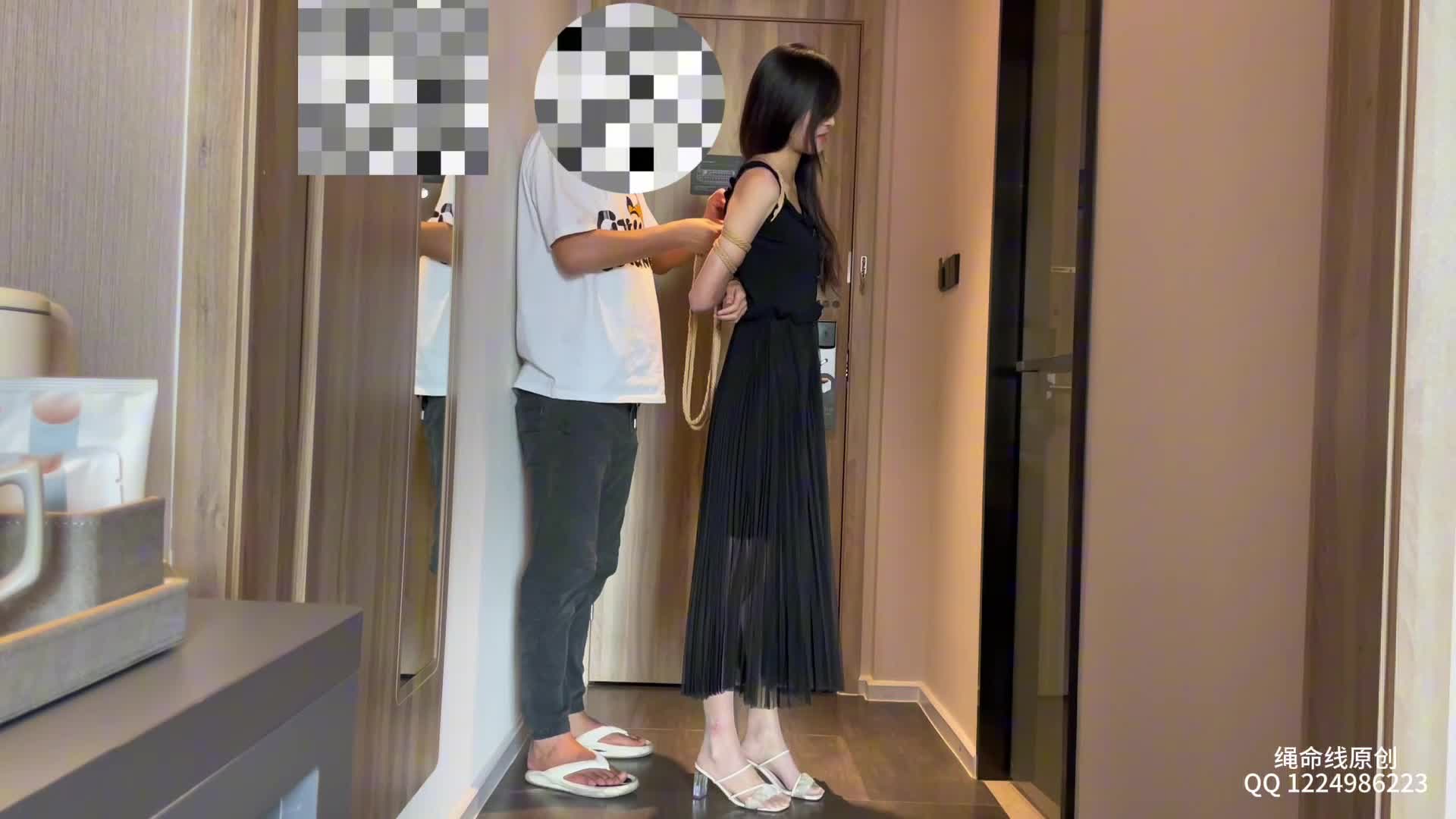 【绳命线】 新模诗晴五花挣扎 穿着黑色长裙过来