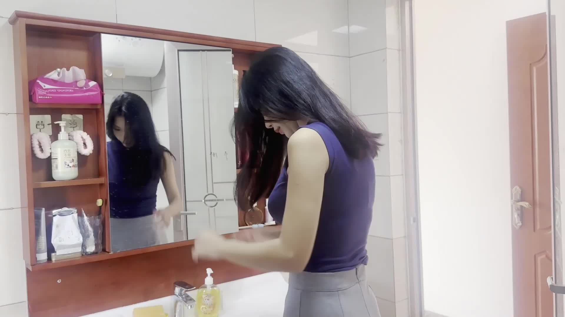 【金宝原创】 性感美女被入室劫持