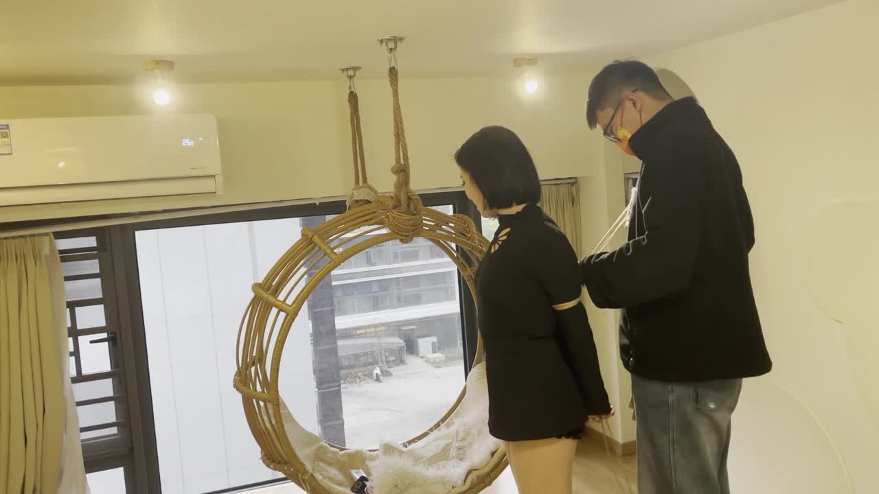 【奥特曼】 定拍御姐十一直臂跪缚