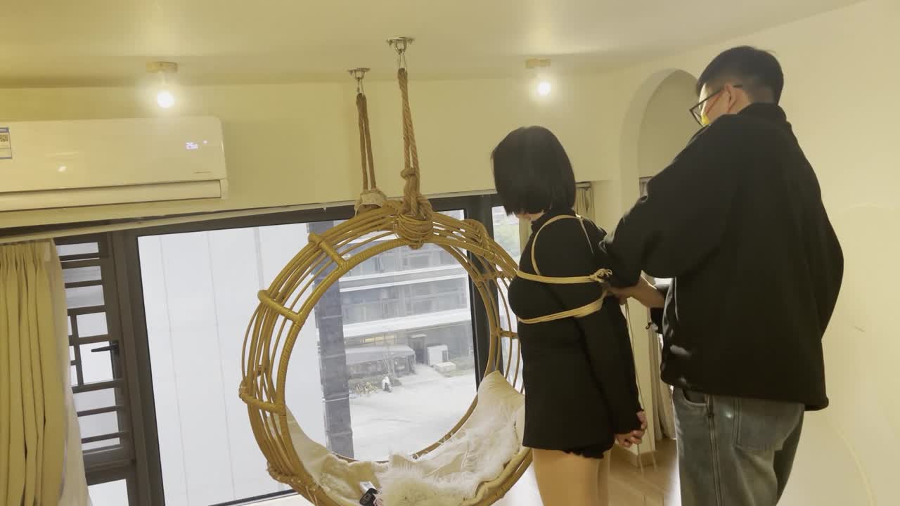 【奥特曼】 定拍御姐十一直臂跪缚