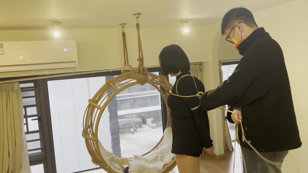 【奥特曼】 定拍御姐十一直臂跪缚