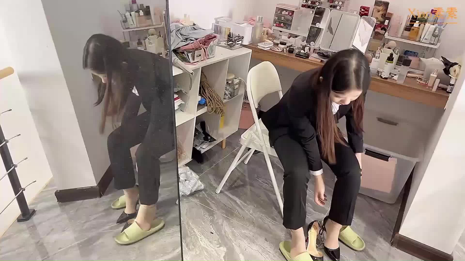 【xiao素素】 女赏金大盗潜入公司偷取重要数据U盘（上）