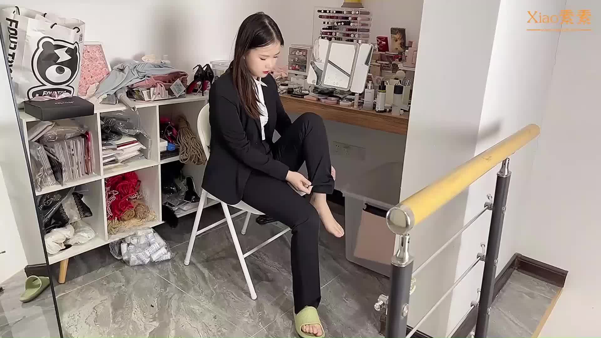 【xiao素素】 女赏金大盗潜入公司偷取重要数据U盘（上）