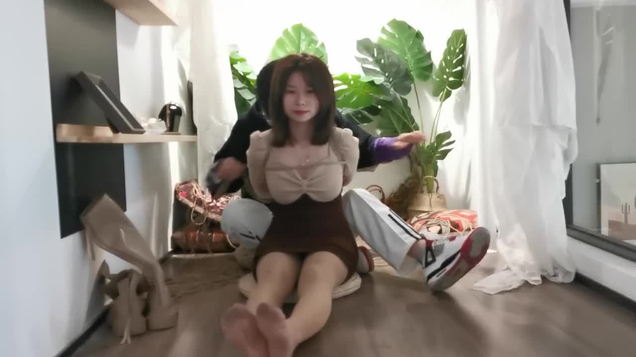 【奥特曼】 桂婷日式跪缚放置在阁楼角落