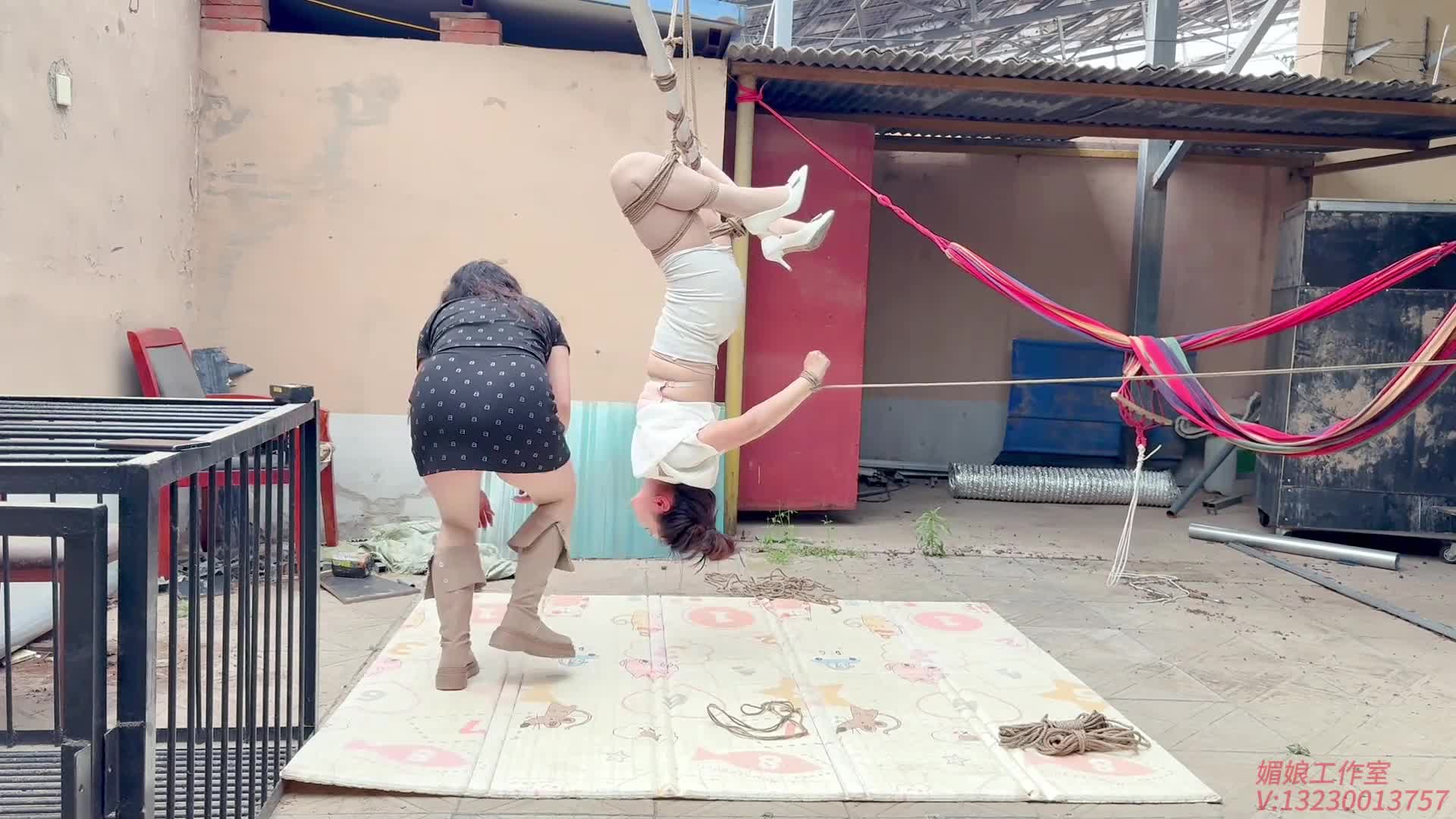 【媚娘原创】 庭院倒吊水z息