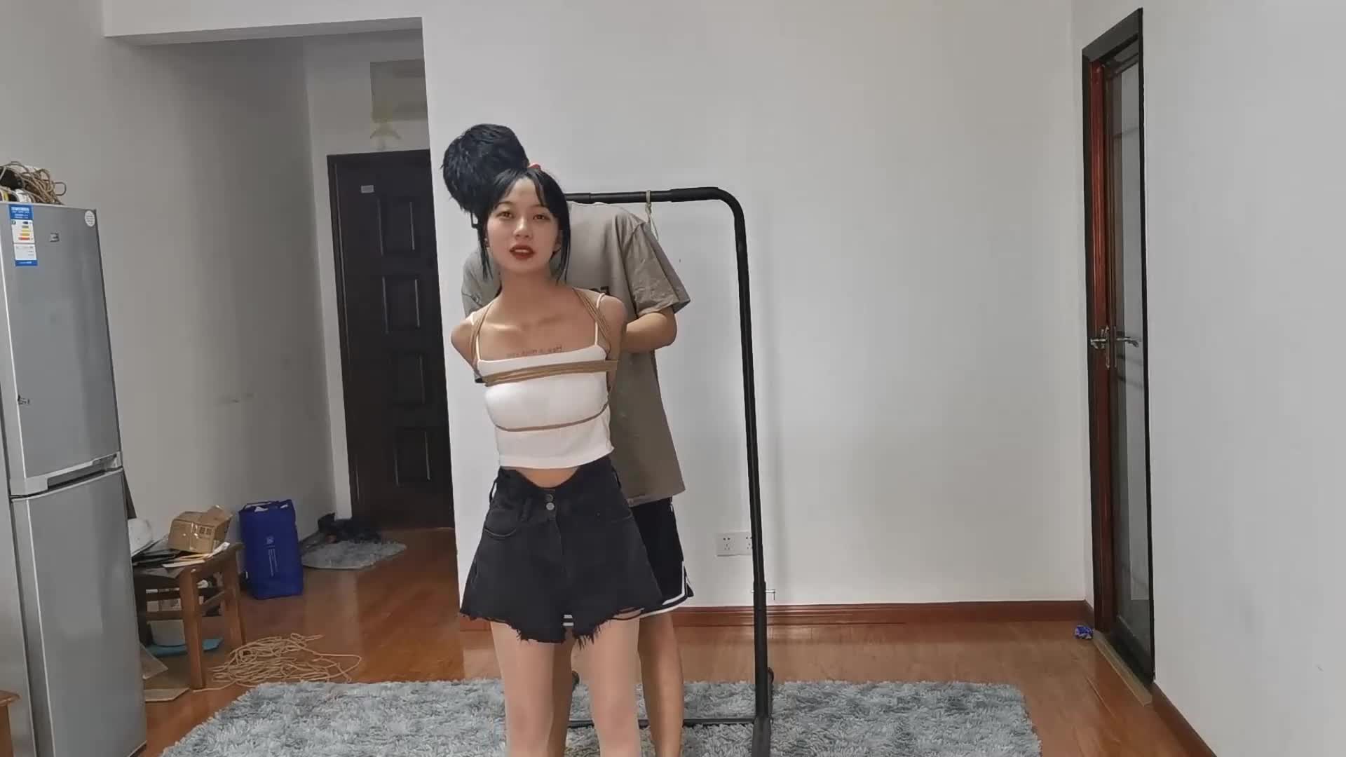 【奥特曼】 定拍小宝妹直臂紧缚跪吊放置