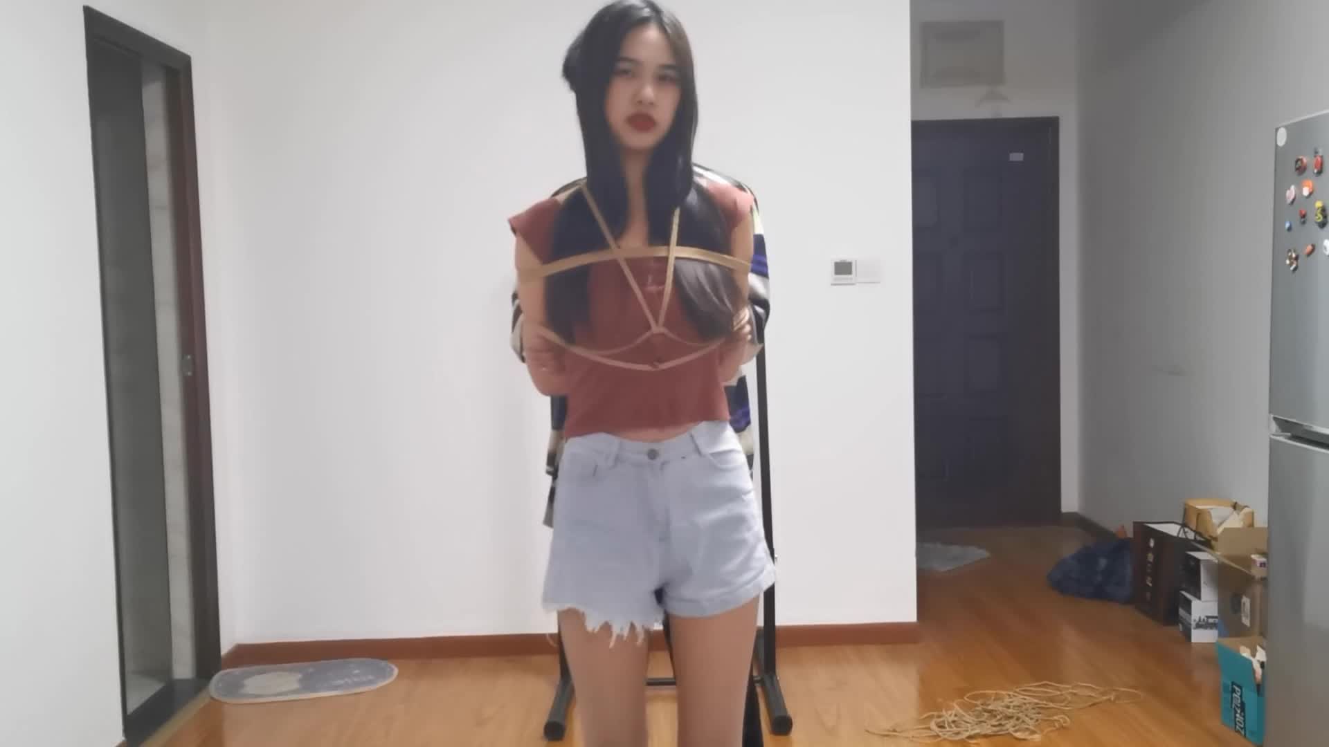 【奥特曼】 把疯狂挣扎的蓉蓉小姐姐绑成驷马