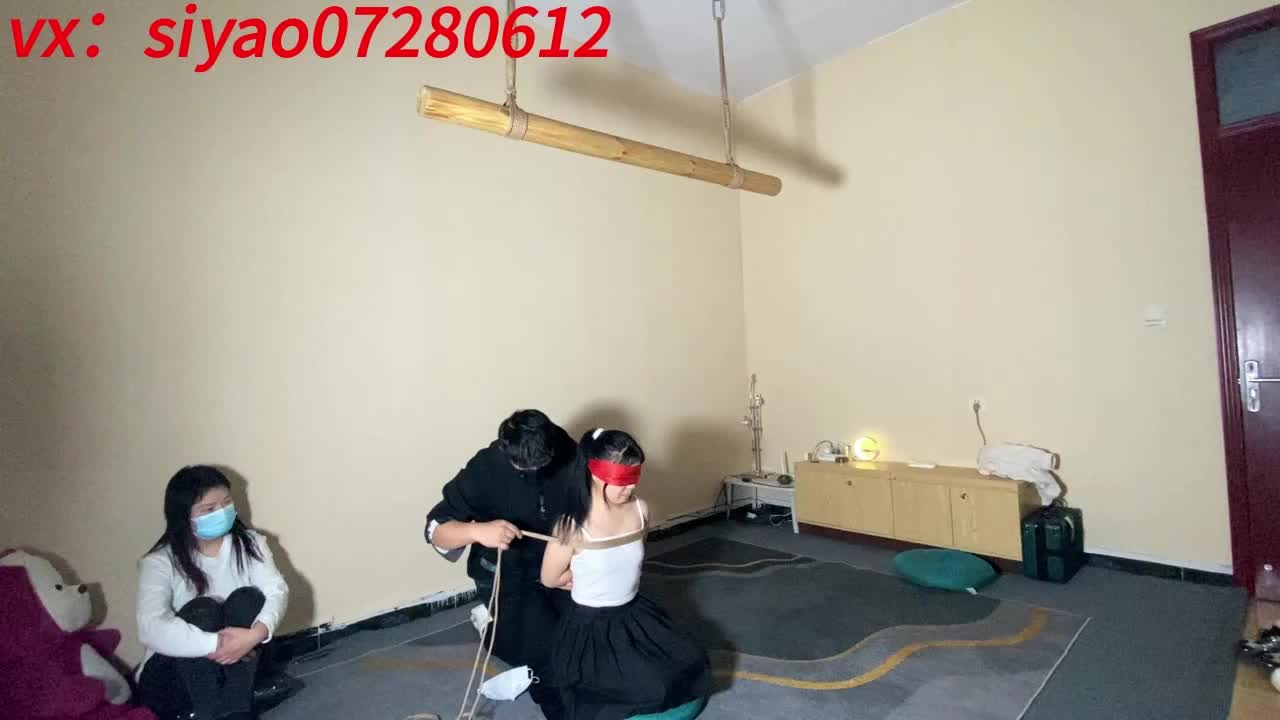 【山鬼原创】 妈妈无意发现女儿的小癖好