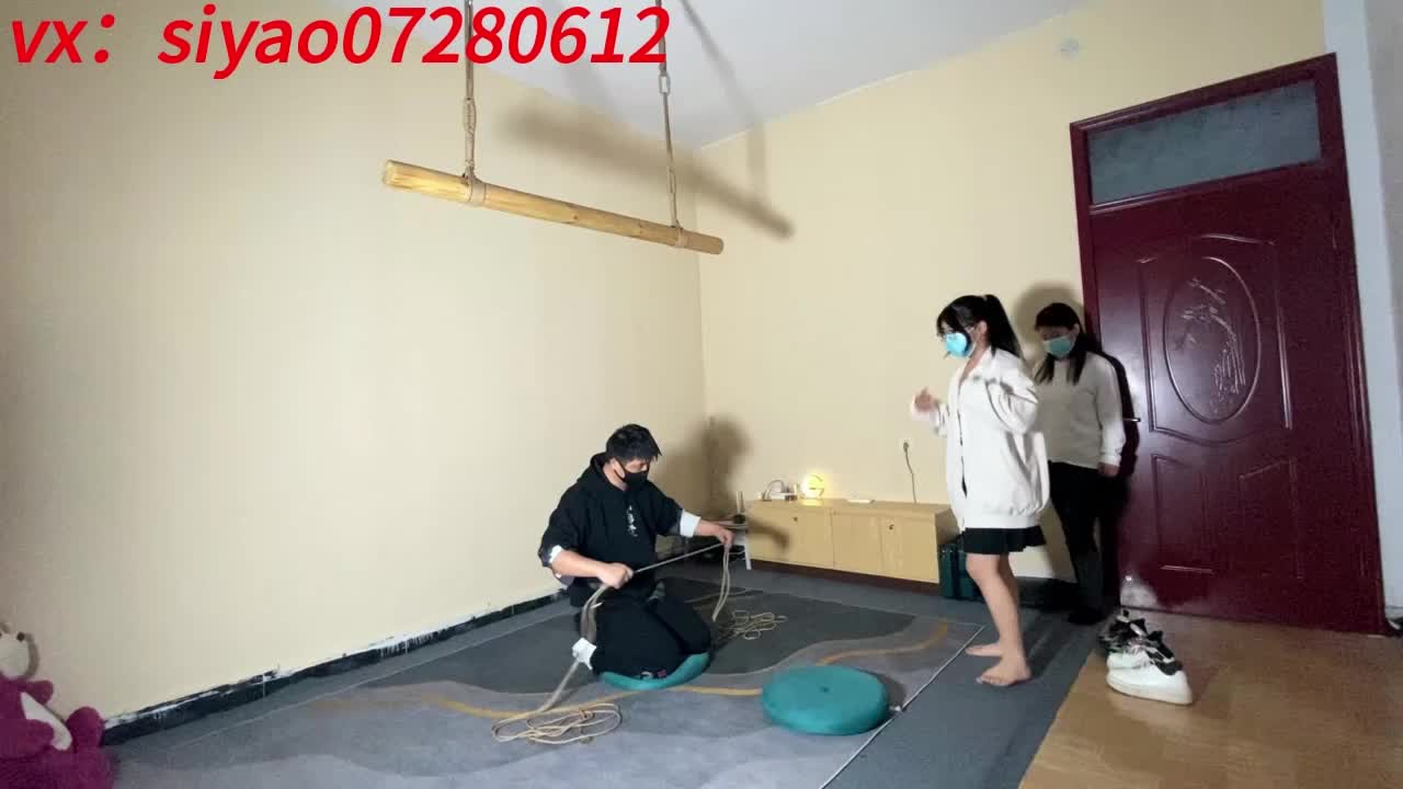 【山鬼原创】 妈妈无意发现女儿的小癖好