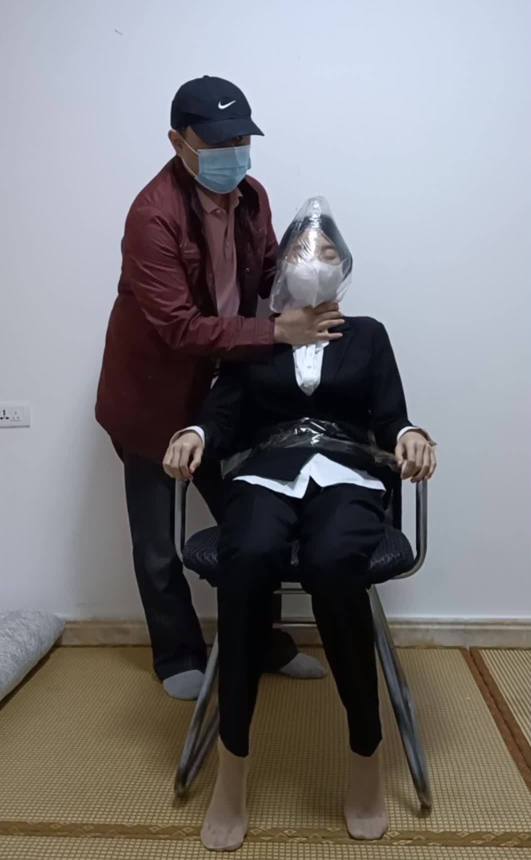 【新月原创】 无法呼吸的OL