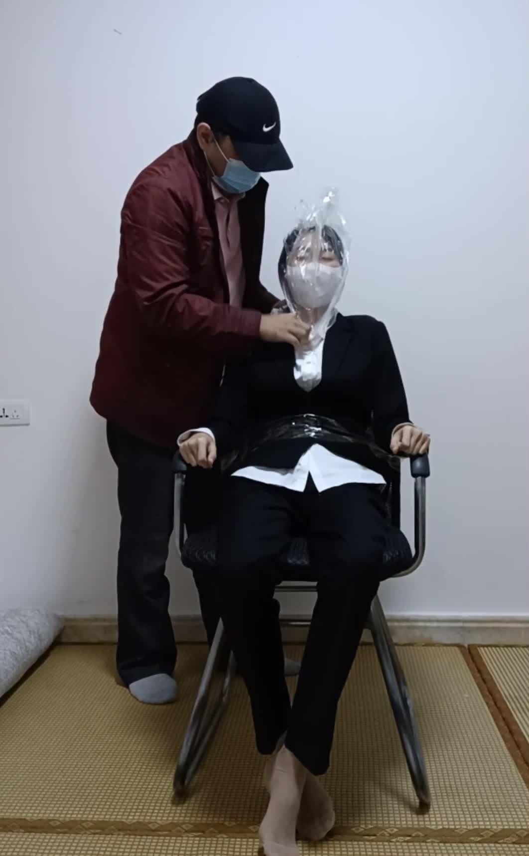 【新月原创】 无法呼吸的OL