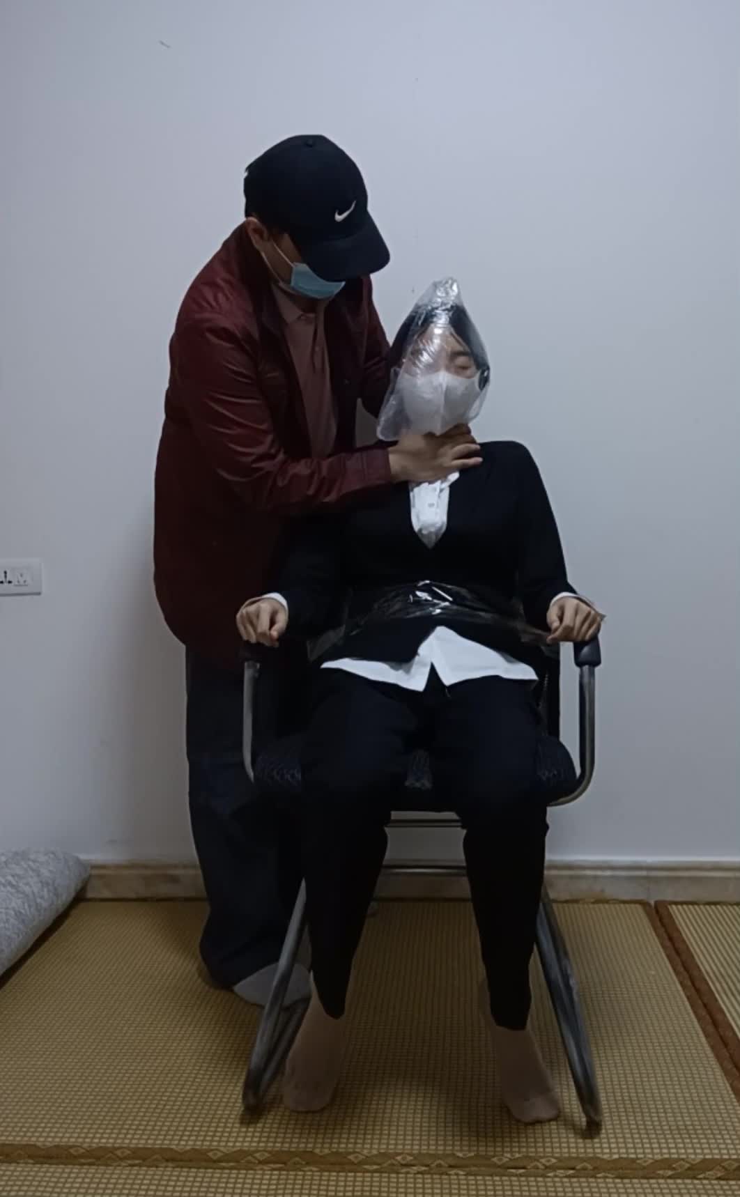 【新月原创】 无法呼吸的OL