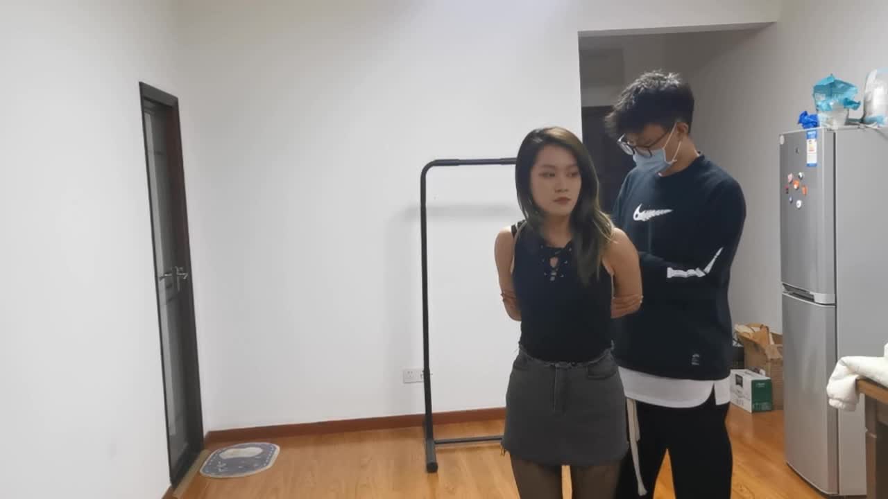 【奥特曼】 模特晓俞老师的奋力挣扎