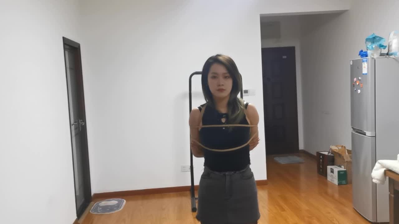 【奥特曼】 模特晓俞老师的奋力挣扎