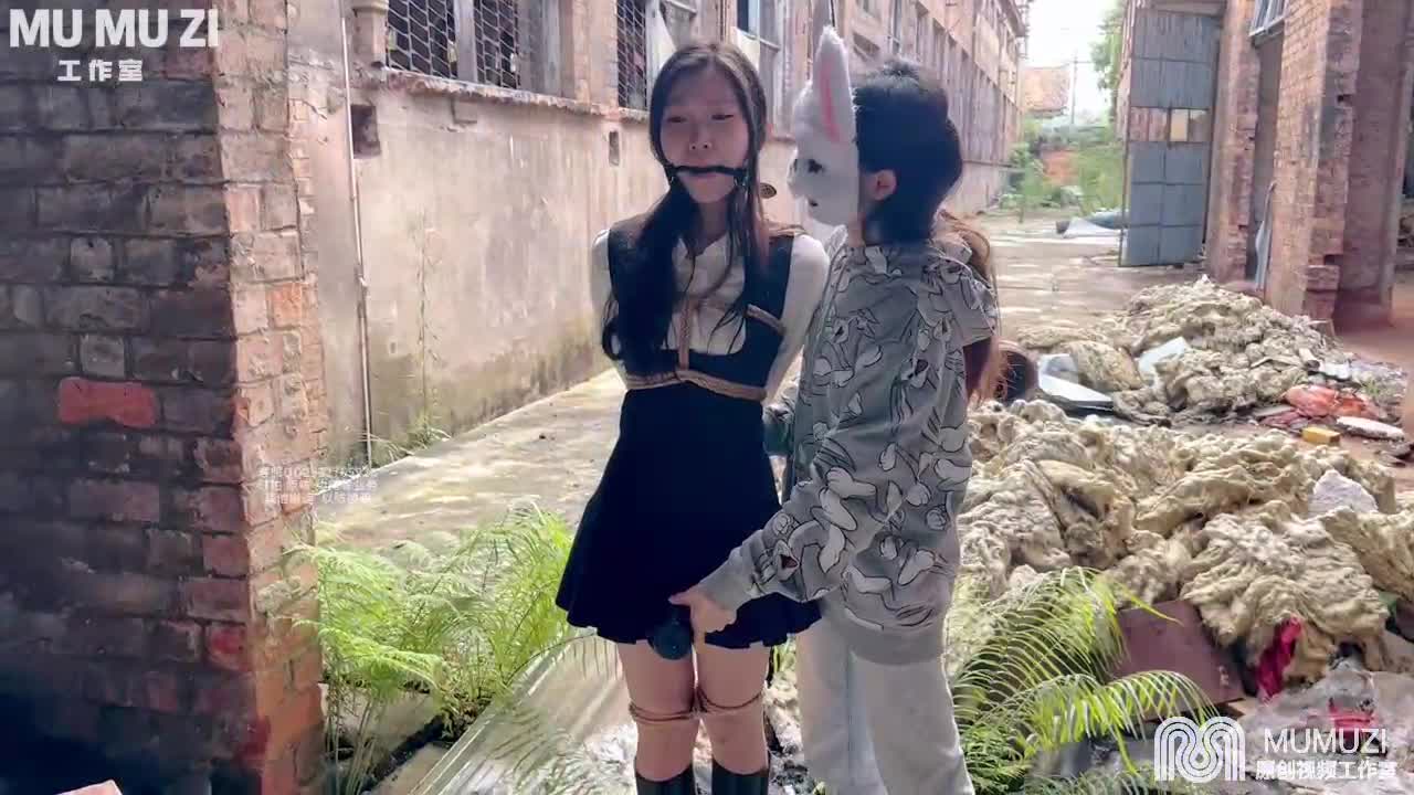 【MUMUZI】 为了拿回艳照只能乖乖就范&hellip;口球绑架户外放置强高