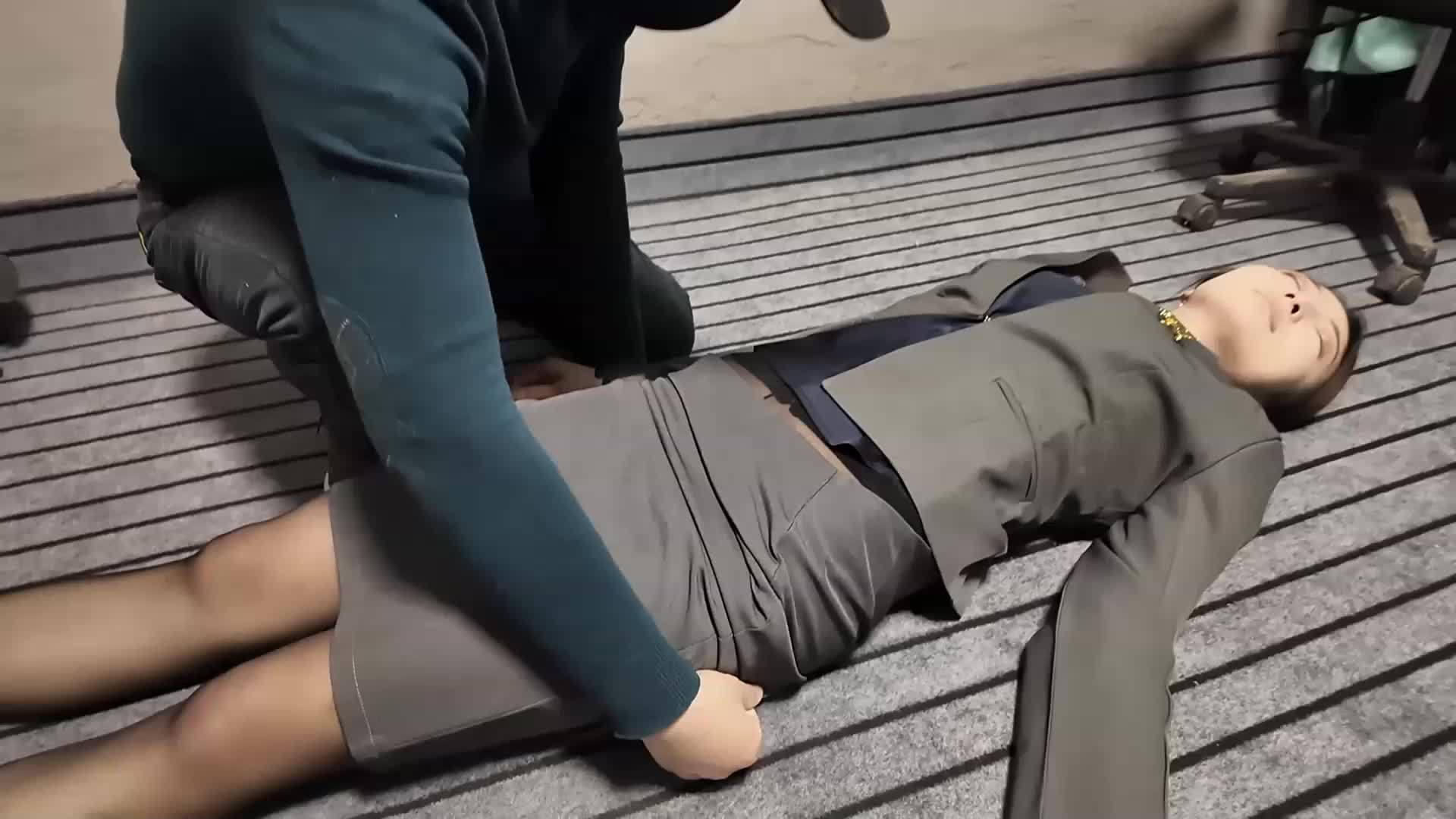 【李大侠原创】女经理车上被袭+女超人被催眠控制肆意玩弄