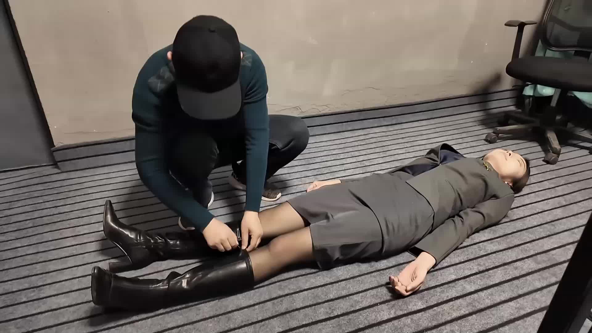【李大侠原创】女经理车上被袭+女超人被催眠控制肆意玩弄
