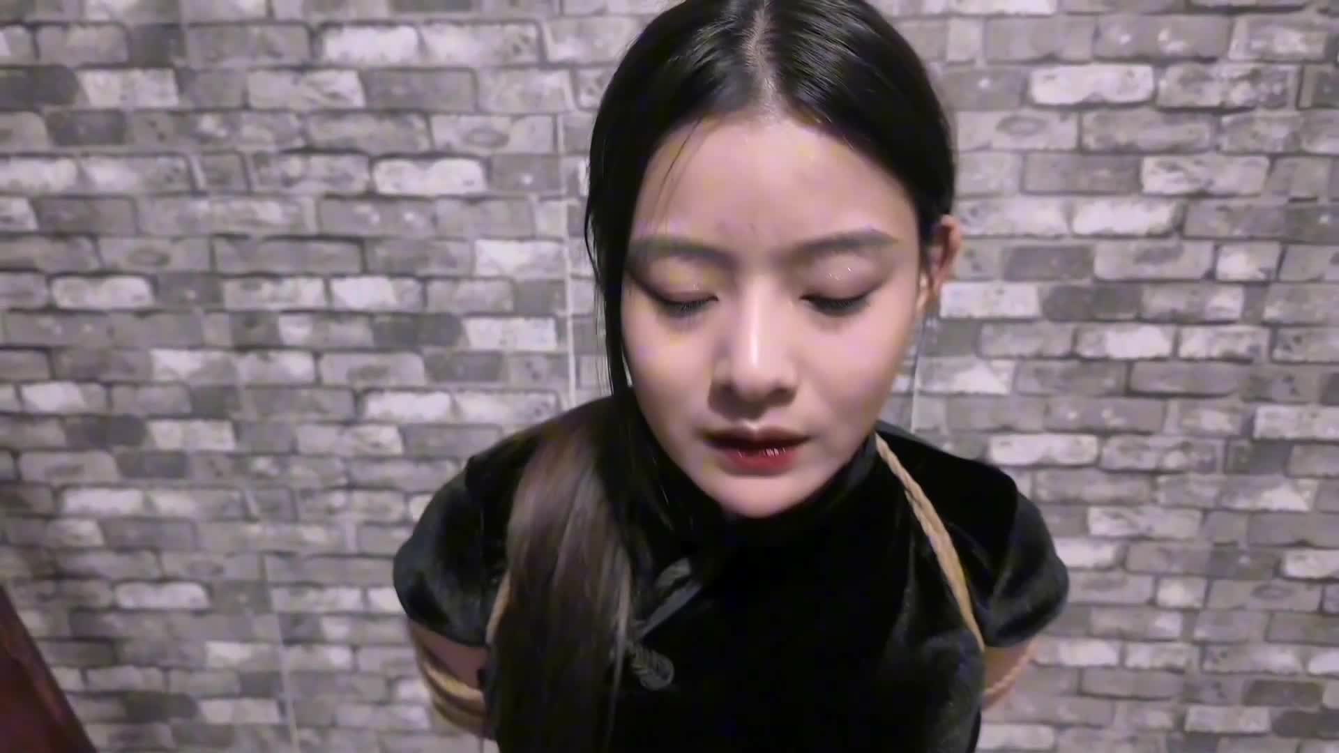 【牧遥缚影】 双面女间谍希希去和线人接头被抓