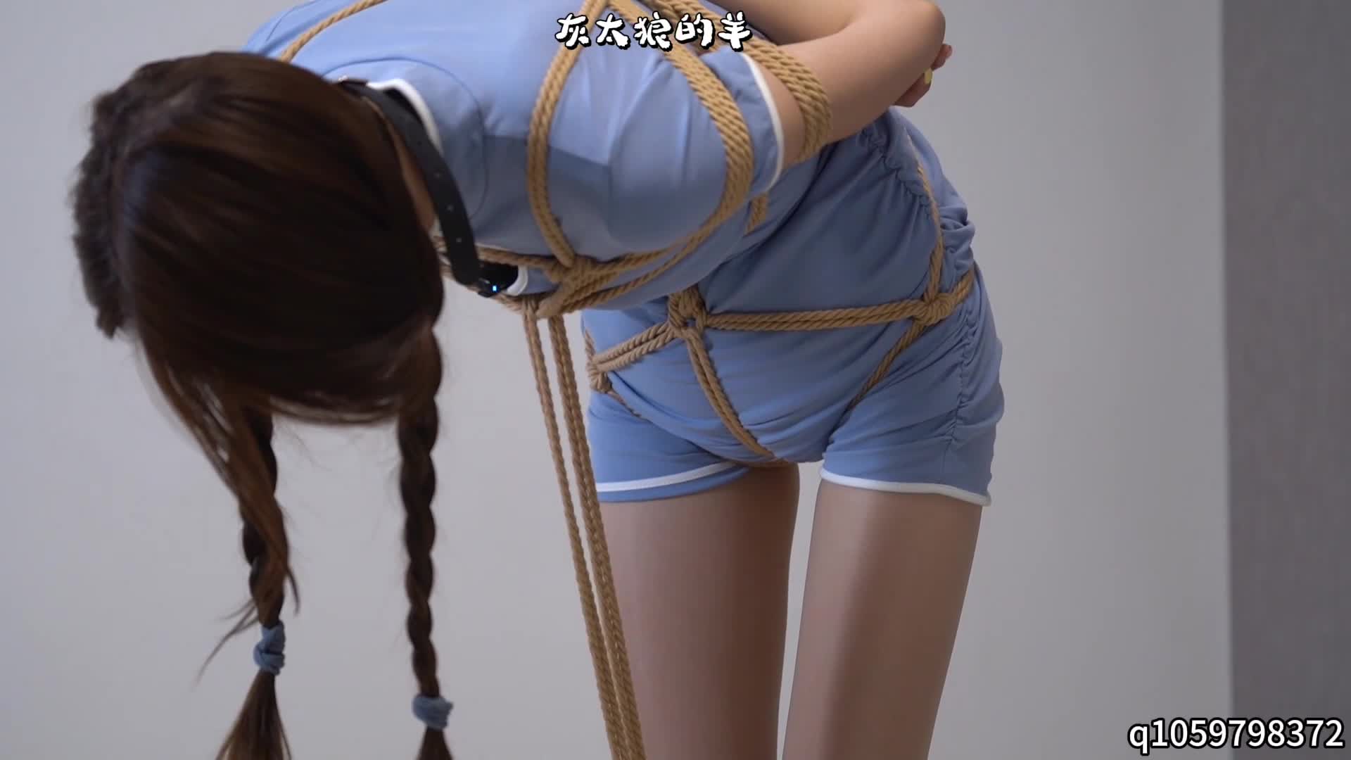 【灰太狼的羊】 美女身穿蓝色旗袍被捆绑