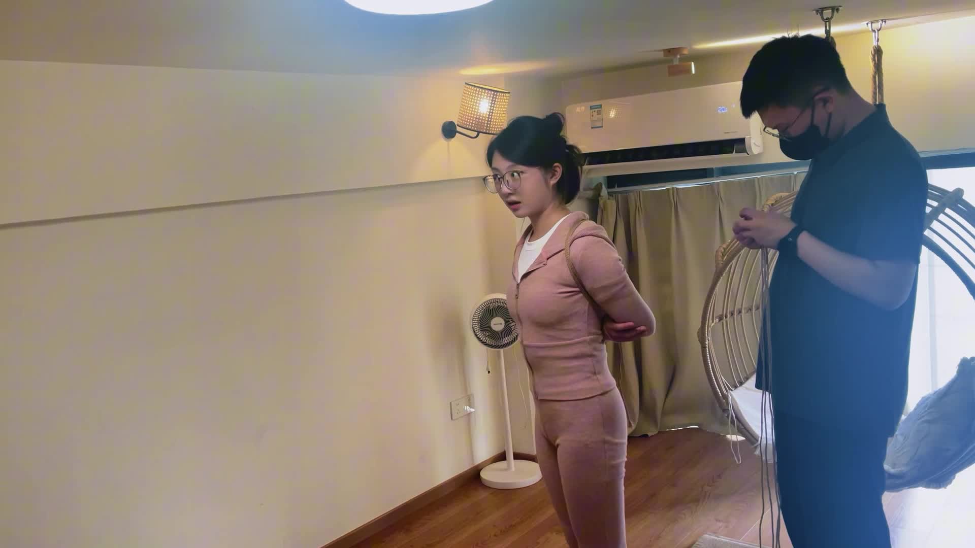 【奥特曼】 清纯小美女紧缚定拍