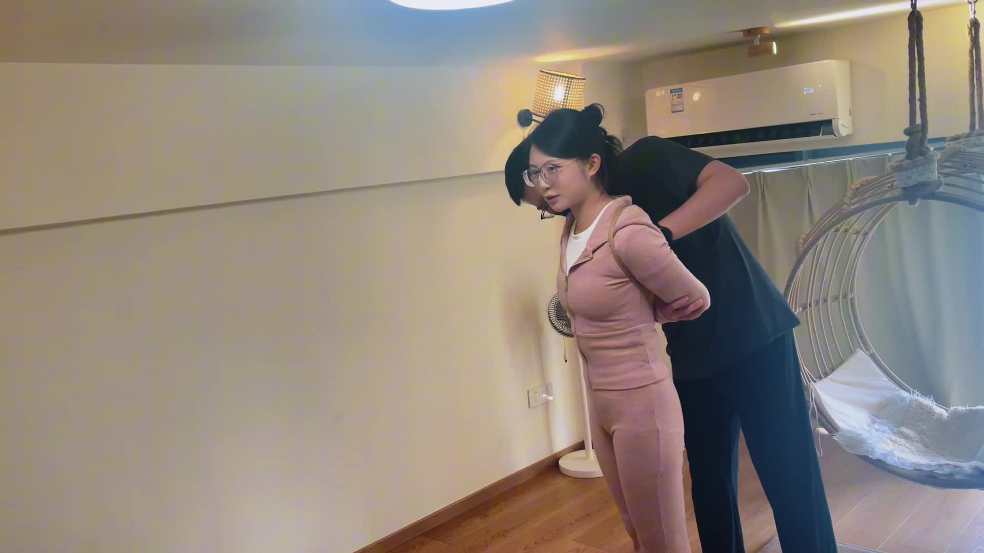 【奥特曼】 清纯小美女紧缚定拍