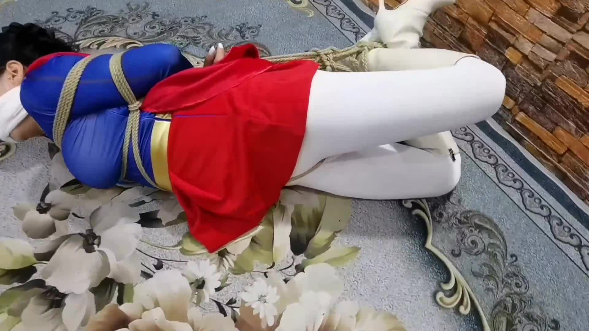 【牧遥缚影】 女超人雅思接到任务,去抓拿歹徒