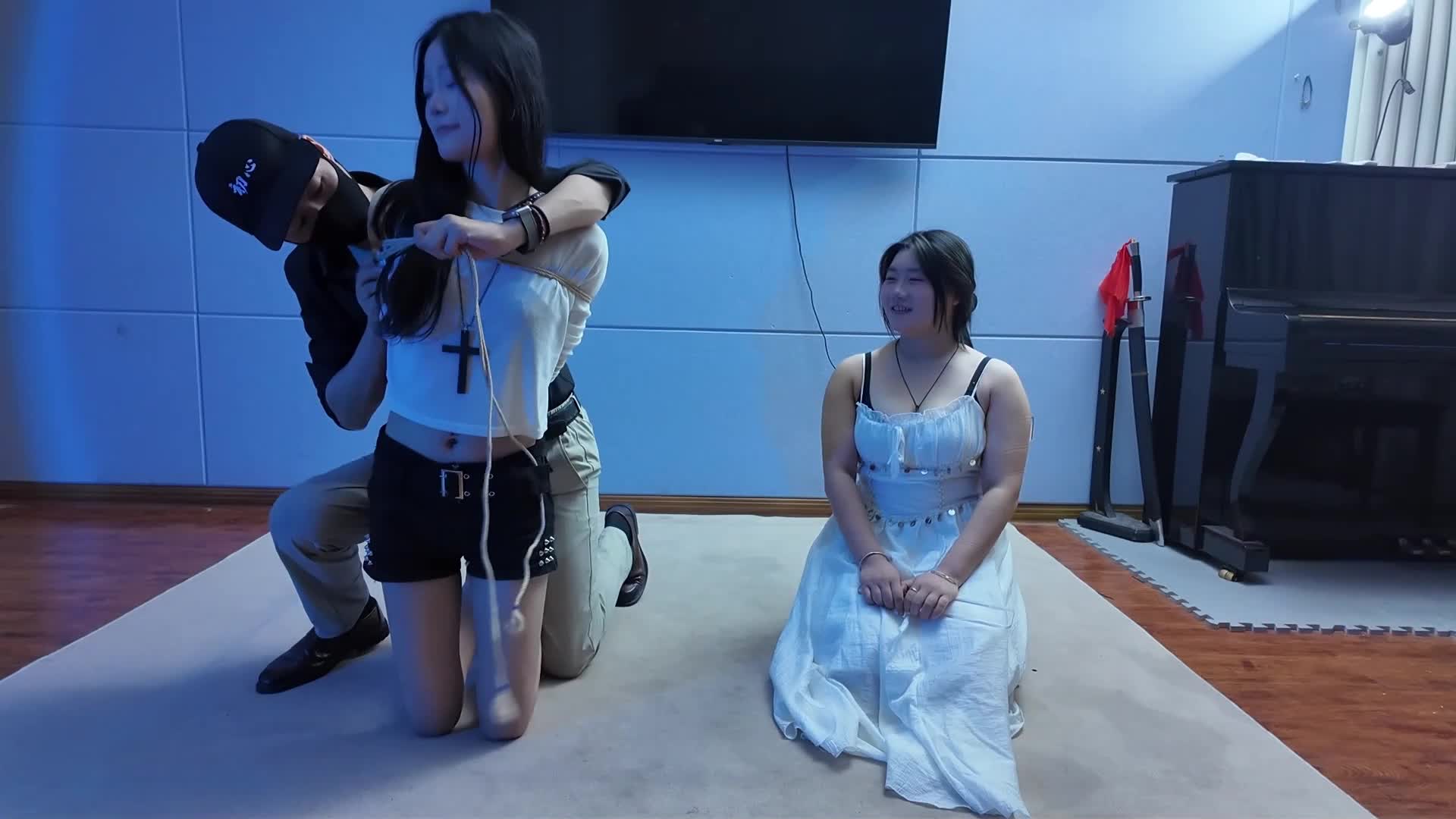 【一绳所爱】 白培培和她的闺蜜挑战逃脱